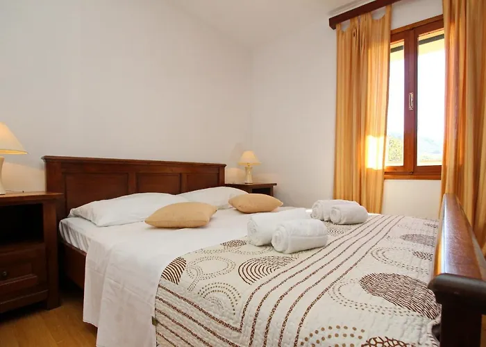 Family Friendly House With A Swimming Pool Draga Bascanska, Krk - 19204 *