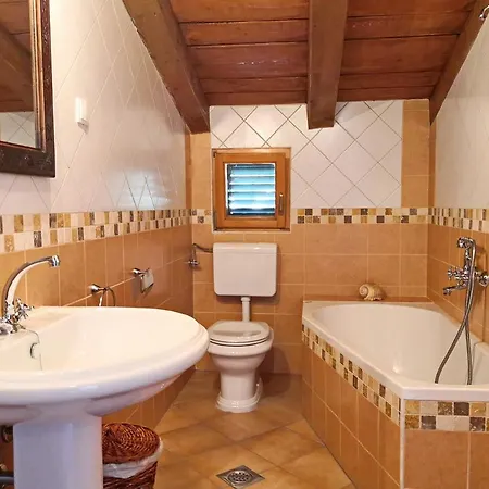 Ferienhaus Family Friendly House With A Swimming Pool Draga Bascanska, Krk - 19204 *